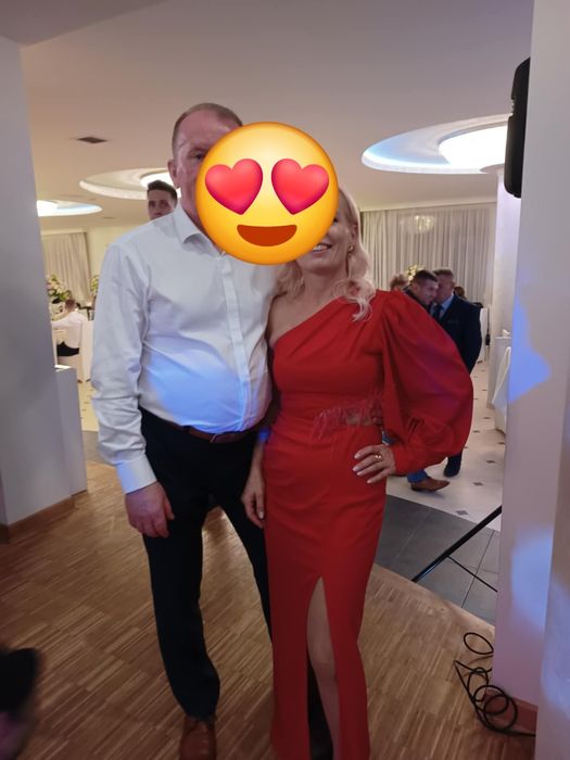 Elegancka sukienka na jedno ramie