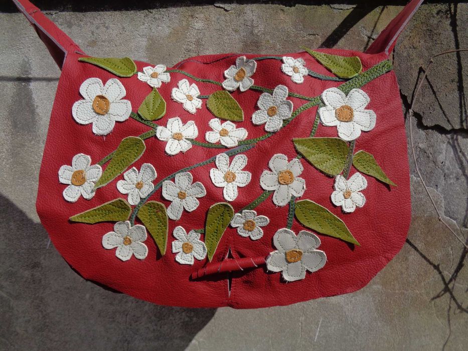 Artystyczna torebka skórzana z wiosennymi kwiatami.  Handmade