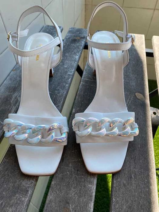 Sandália branca Stradamia