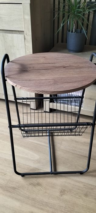Stolik w bardzo dobrym stanie