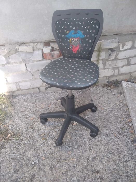 офисный стул - детский . Офисное кресло .  запчасти . все б\у .