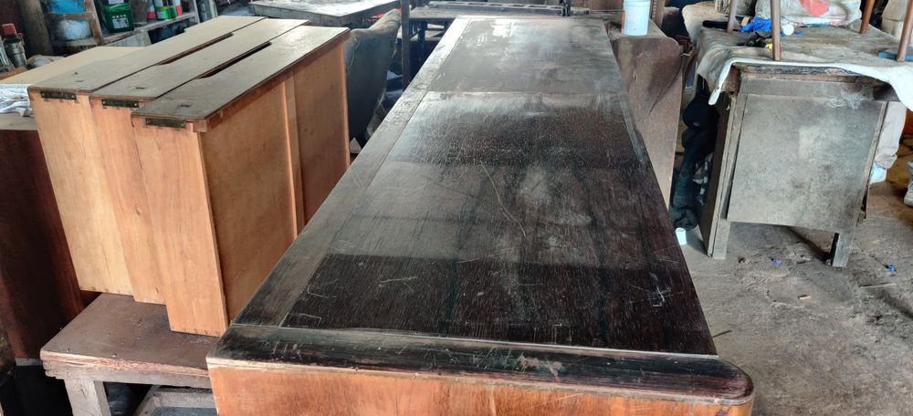 Aparador em pau Santo