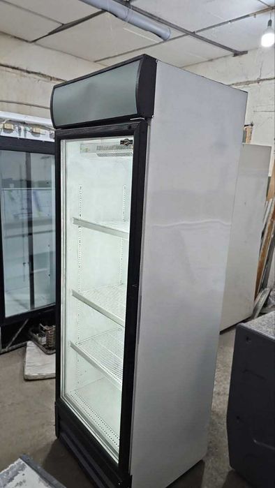 Холодильные шкафы шкаф однодверные и двохдверные обладнання вітрина