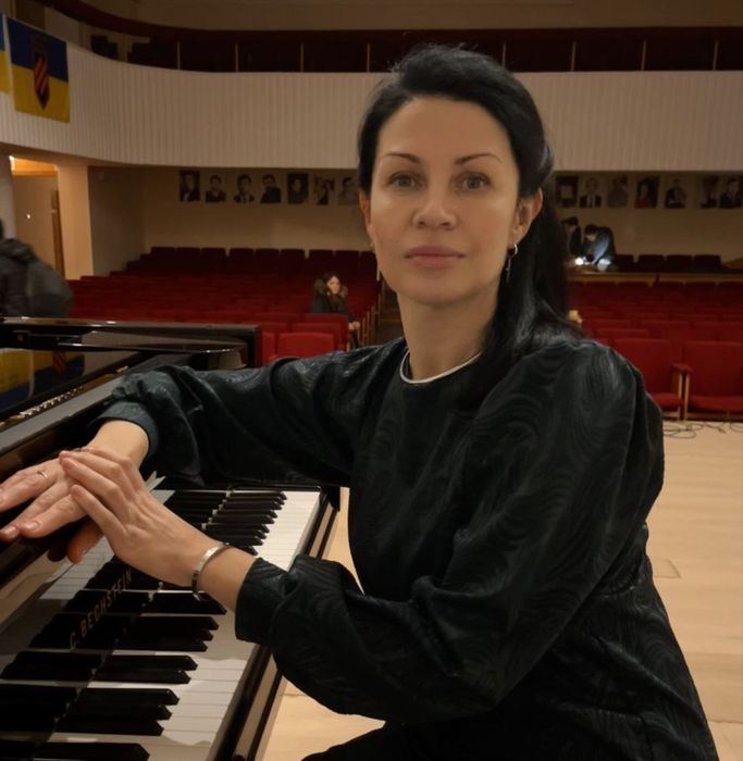 Викладач фортепіано