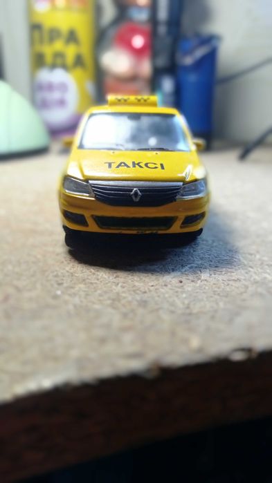 Моделька такси Рено