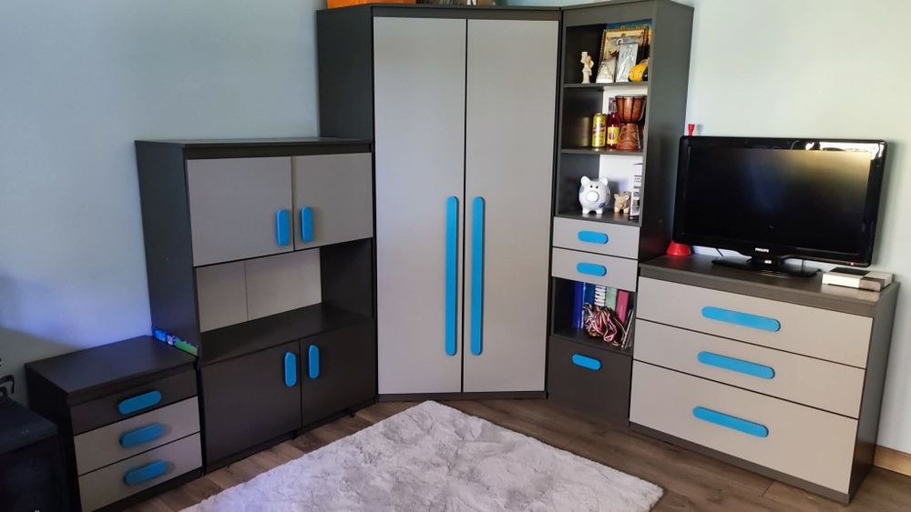 Sprzedam komplet mebli młodzieżowych