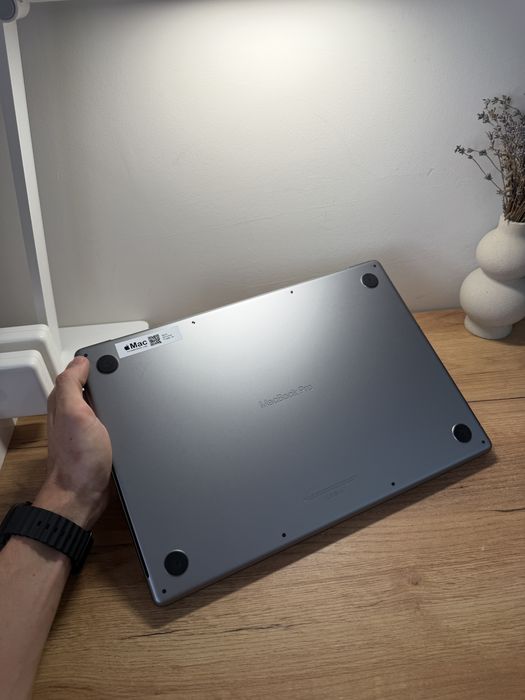 MacBook Pro 16’ M1 MAX 64GB RAM 1TB SSD Space