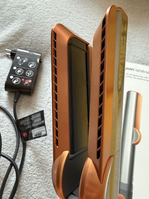 Продам Dyson Airstrait, б/у