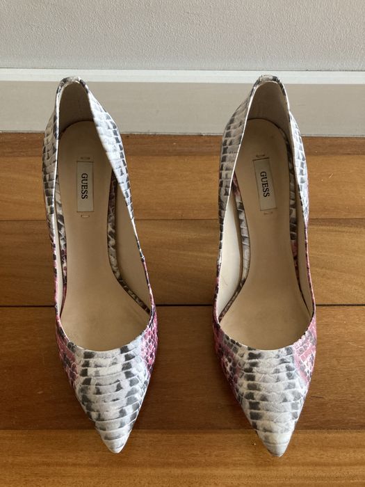 Sapatos de senhora da marca GUESS (tamanho 38)