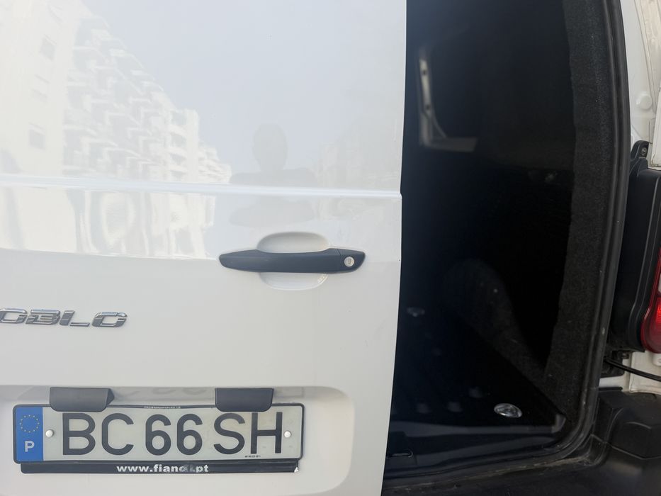 Fiat Doblo 1.5 HDI 2023 NACIONAL  !! 43 MIL KMS ( já tem iva 23 % ) NOVO MODELO