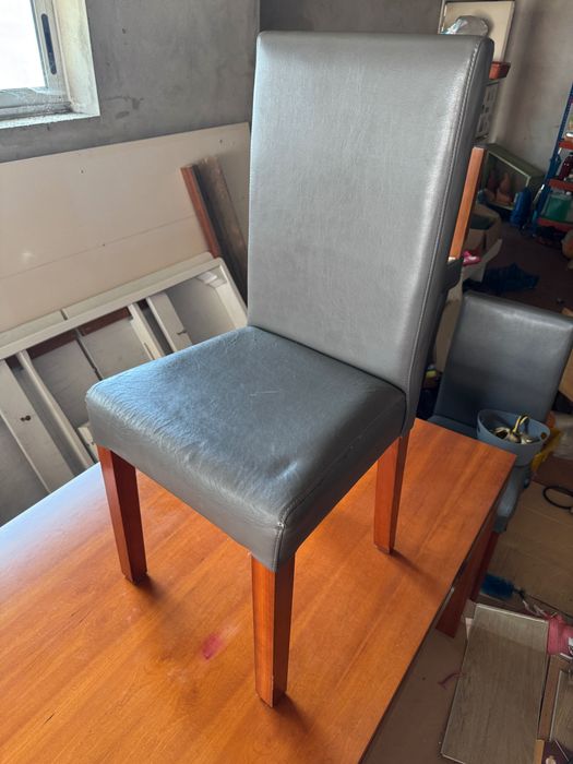 Conjunto mesa e cadeiras de cerejeira