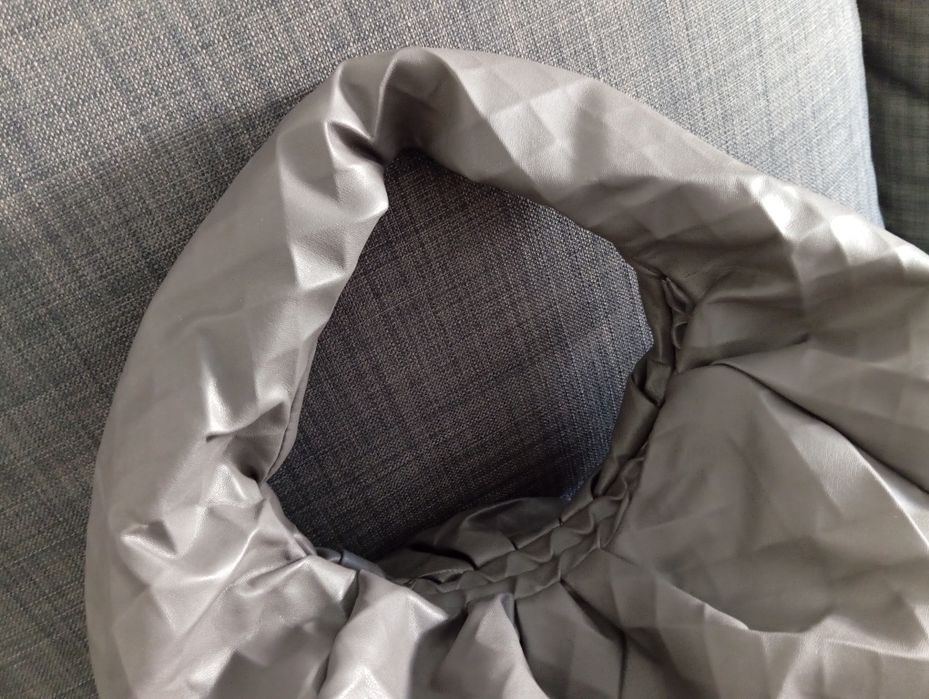 Nova bolsa de couro feminina de marca de designer independente. Por fa
