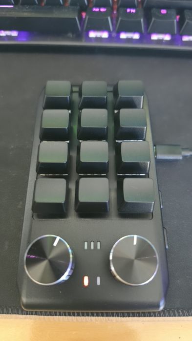 Macropad / Teclado Macro Mecânico Customizável (12 Teclas + 2 Knobs)