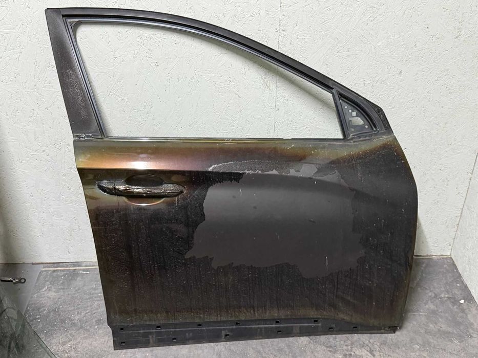 Hyundai Kona  двері передня права та задня права