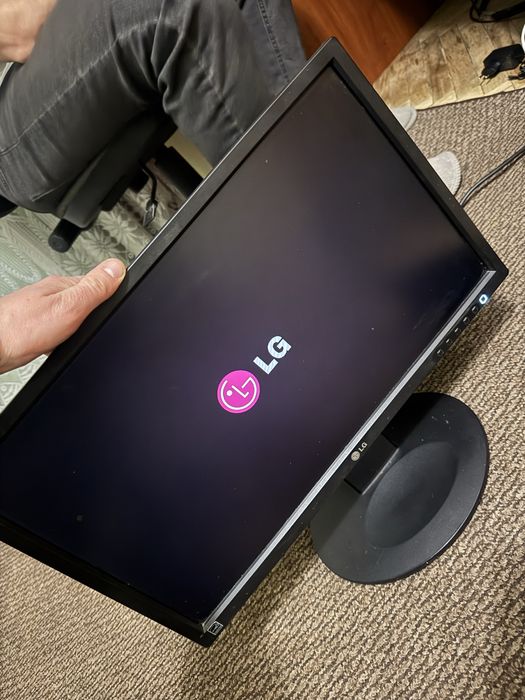 Монітор LG Flatron W2246SW 60 HZ