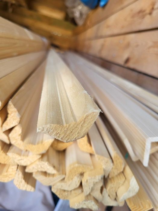 Sprzedam listwy wykończeniowe drewniane świerkowe.