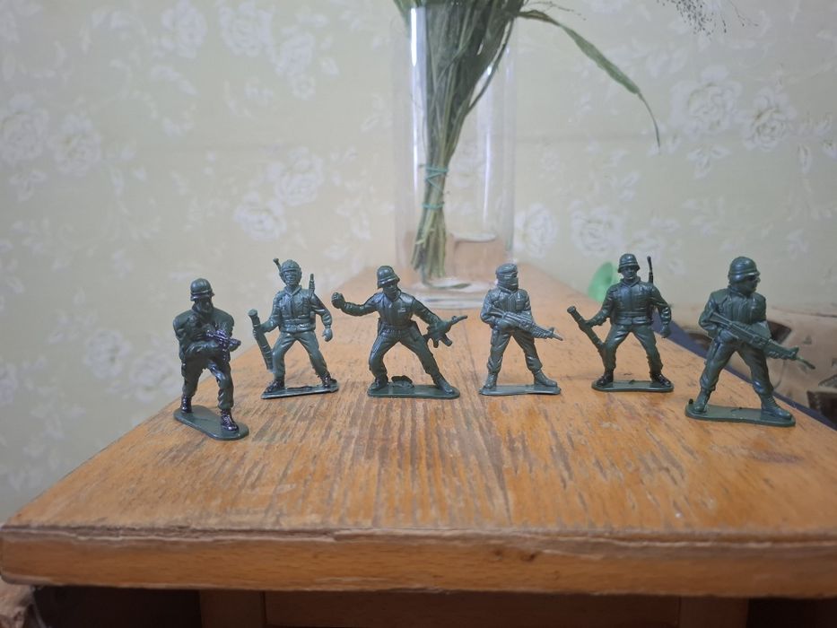 Продаю солдатиків