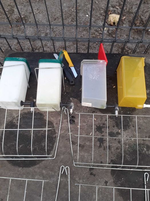 Sprzedam poidełka i paśniki.