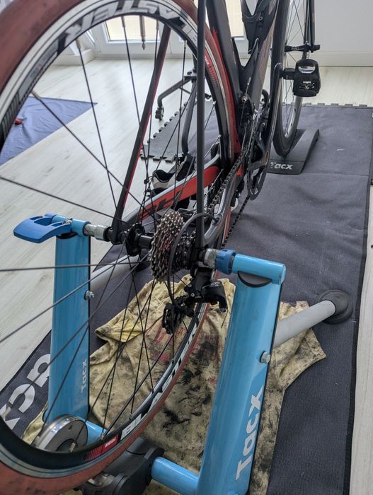 Vende-se rolo de treino e roda