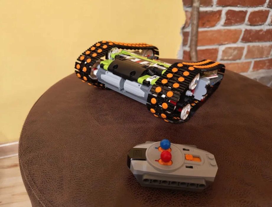 LEGO pojazd sterowany na bazie 42065