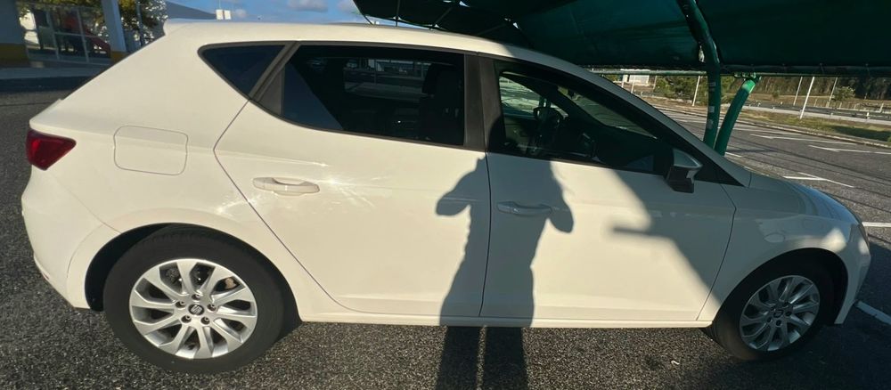 SEAT LEON 1.6 TDI Style,105cv, de 2015, 214 mil kms,1 dono,6990€,impecável