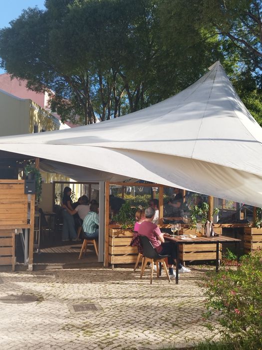 Trespasse Restaurante/Bar com Esplanada–Praia Paço de Arcos|Renda 900€