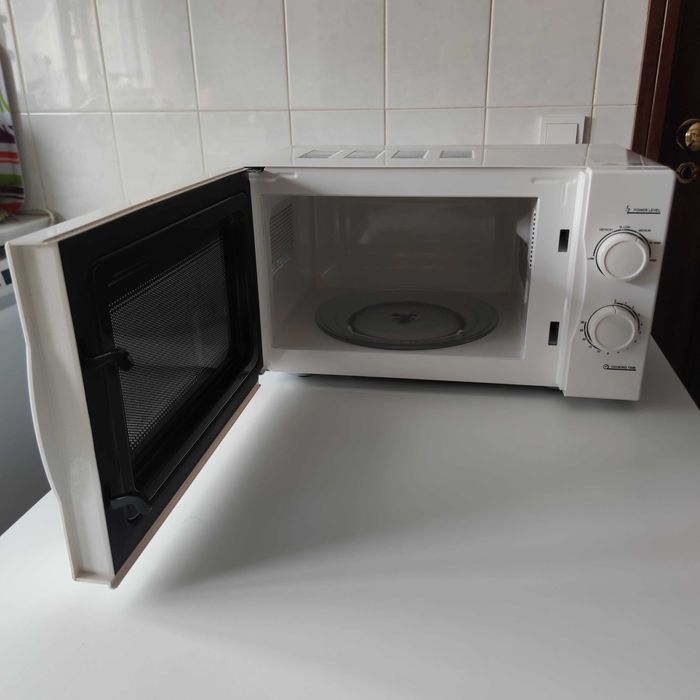 Microondas Candy CMW 2070M