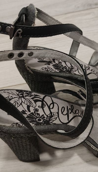 Sandálias Replay com interior em pele.