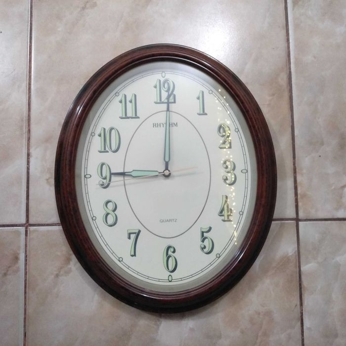 годинник настінний, овальної форми для дому, декору, фотосесії