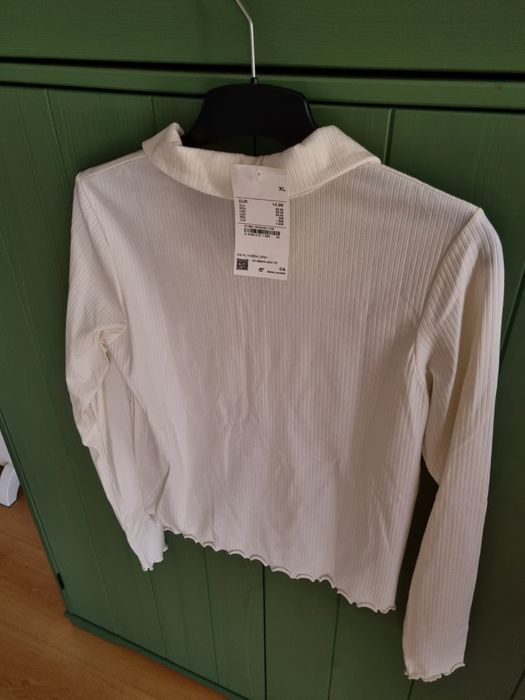 Camisola branca com gola