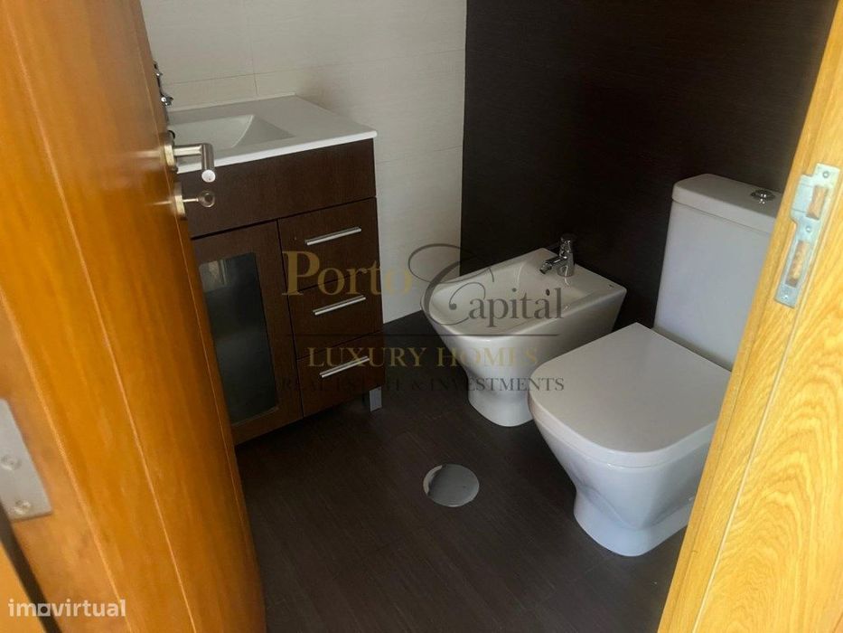 T2 Com Terraço Privativo | Luz, Conforto E Excelente Localização