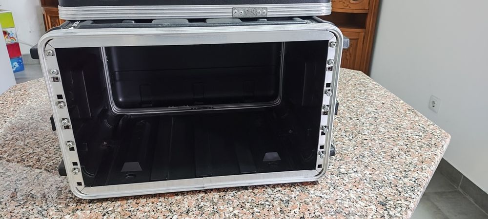 Unicase Rack 19" Case for 6 U
