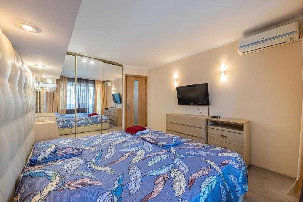 Квартира 3 комнатная посуточно в центре, Коновальца, 15 м Печерская