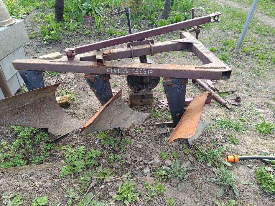 Продаю плуг ПН 3-20 Р б/у.  Ціна 10000грн.