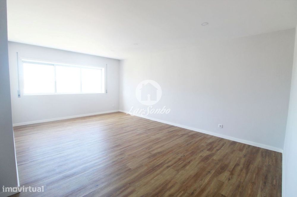 Apartamento T2, remodelado, localizado na prestigiada Urbanização N...