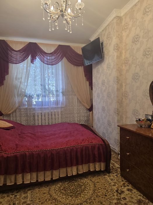 Продаж однокімнатної квартири мікрорайон Соляні Центральний район меблі техніка перший поверх відмінний стан - Більше