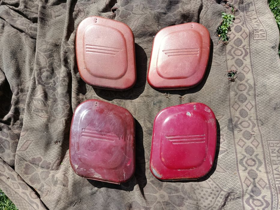 Бардачки,параболи, кришка карбюратора ява старушка