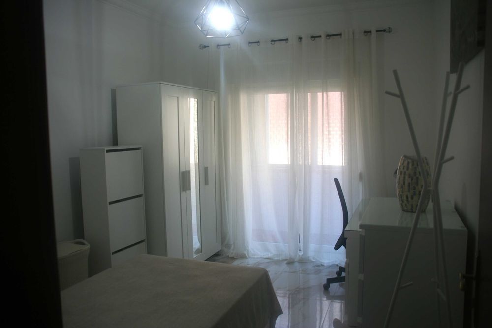 Alugam-se quartos a estudantes