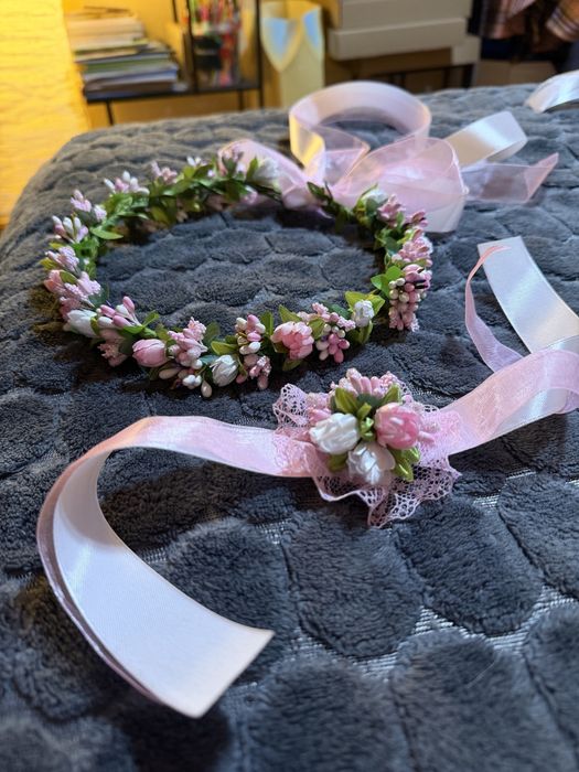 Wianki komunijne +bransoletki ( butonierki) na ręnkę