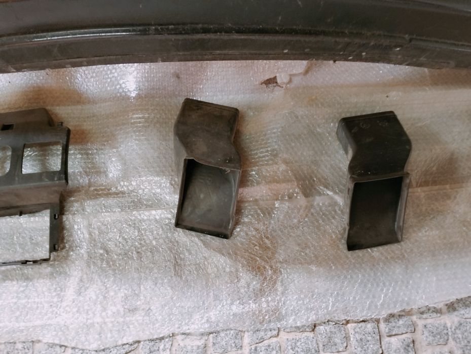 Para-choques original BMW E60 com completo.