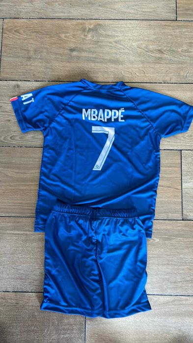 Camisolas e calção dos craques mundiais para criança