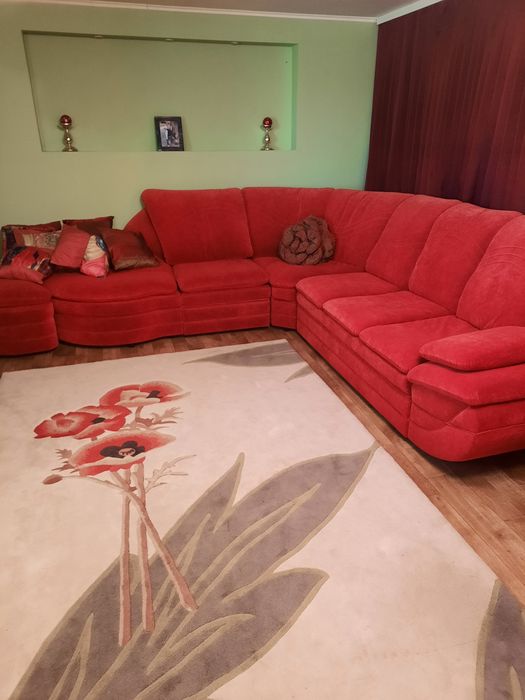 Мебель для гостиной, уголок,кресло,2 пуфика,журнальный столик