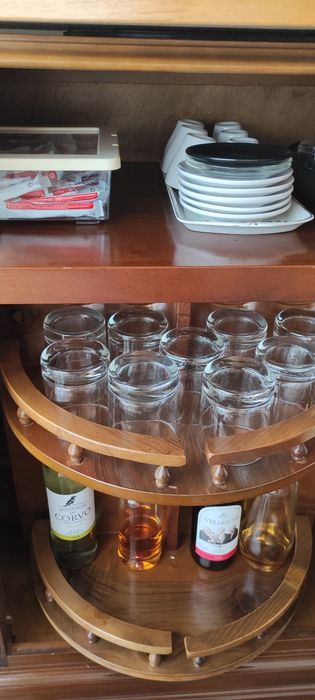 Móvel garrafeira em madeira maciça