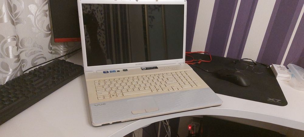 Sony Vaio 17.3" i3-2330M 8GB DDR3 SSD 240GB GeForce 410M