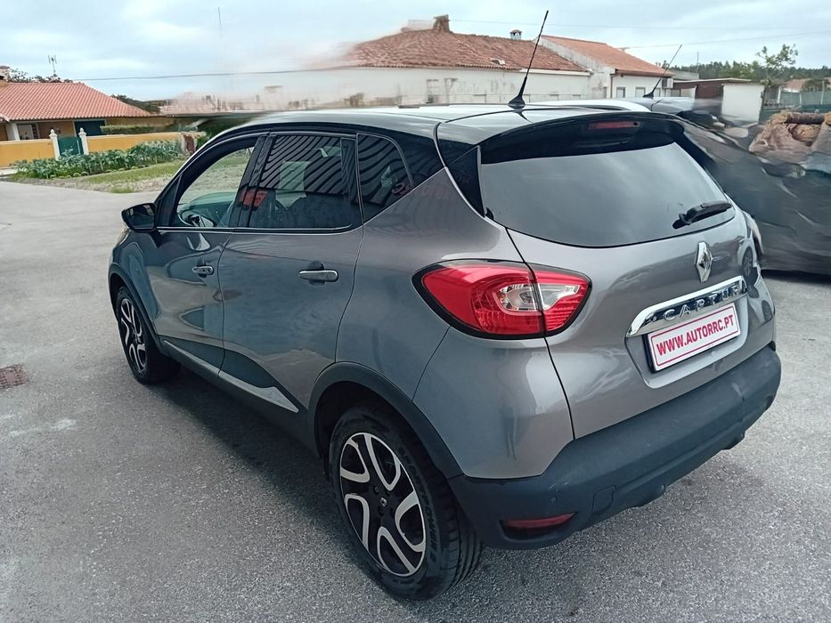 Renault Captur 0.9 tce Exclusive - Nacional  ( pequeno sinistro  )