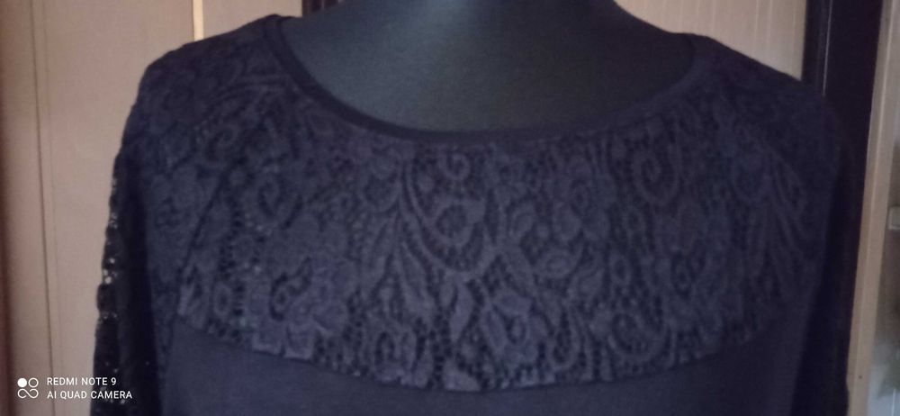 Ładna czarna bluzka damska z 3/4 koronkowym rękawem w rozm. 44