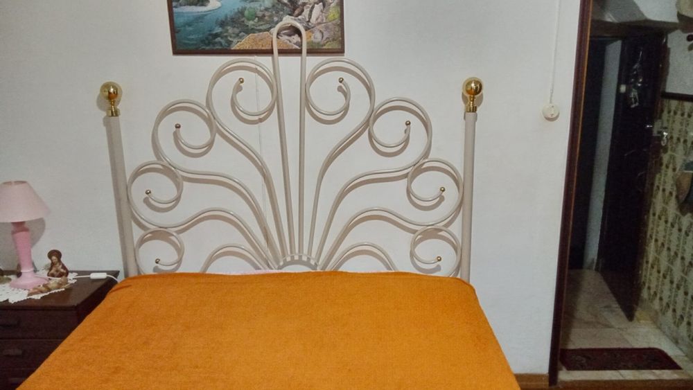 Cama de casal em ferro