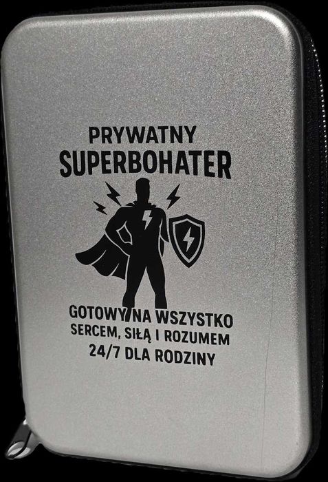 Zestaw narzędzi w metalowym piórniku