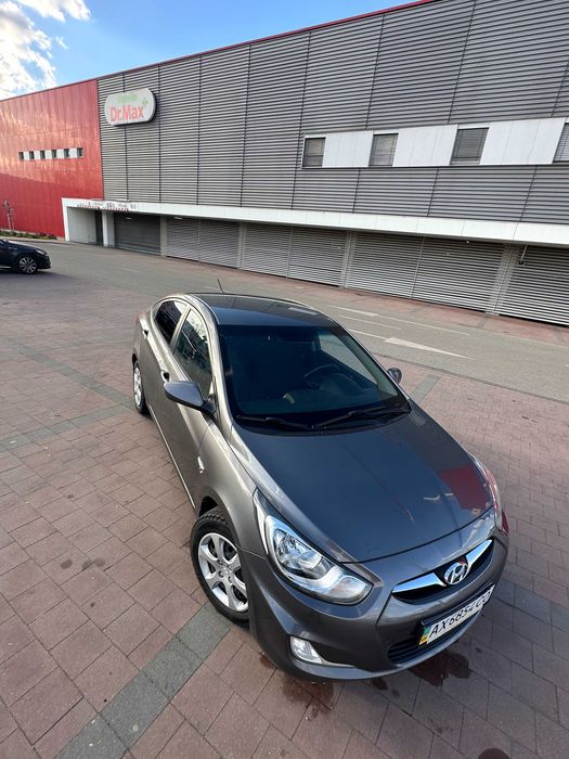 Hyundai Accent 2012 1.6 бензин