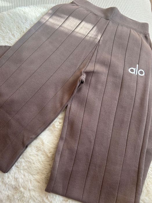 Komplet dresowy, sweterkowy miu miu kolor beżowy